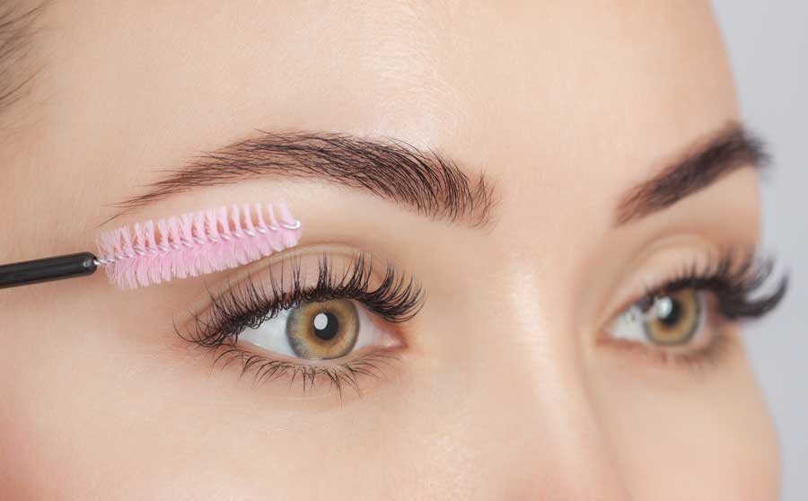 A Guide to Brushing Your Eyelash Extensions
