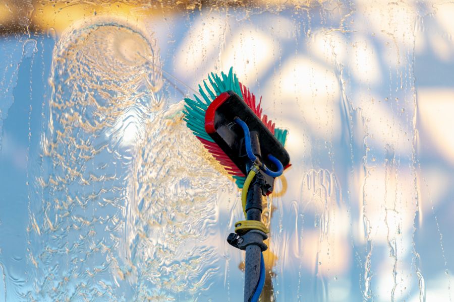 How to Choose the Right Water Fed Brush for Window Cleaning