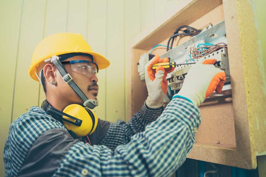 What You Should Know Before Hiring an Electrician
