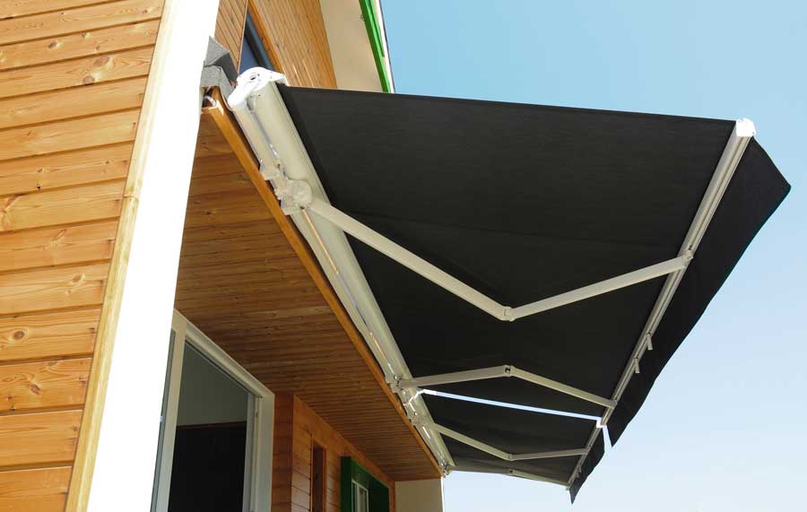 The Differences Between Awnings and Screens
