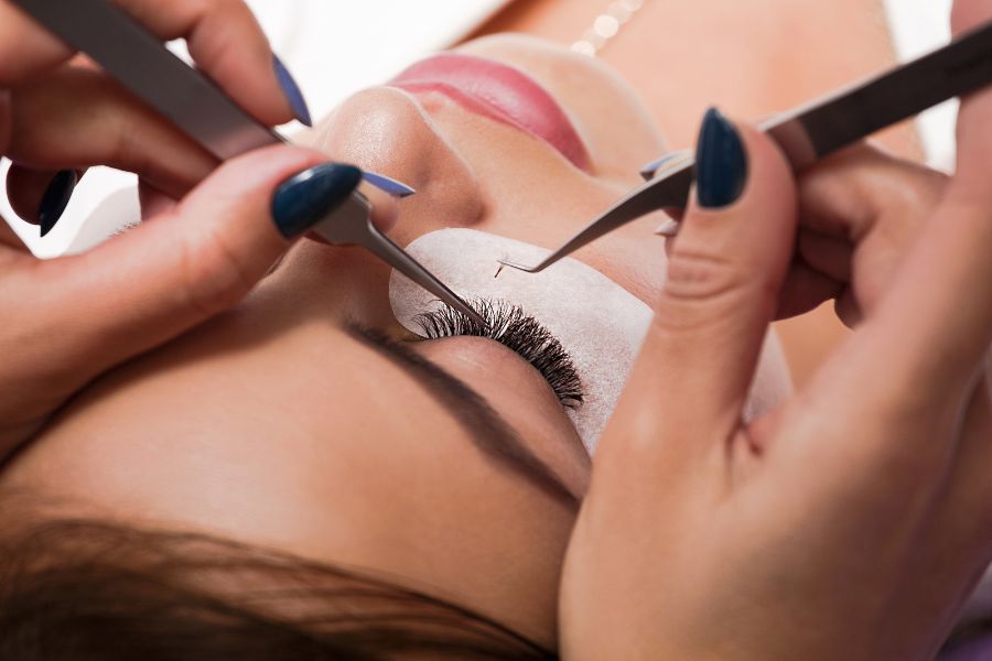 Lashology Lashes: Unveiling the Mysteries of Lash Extensions